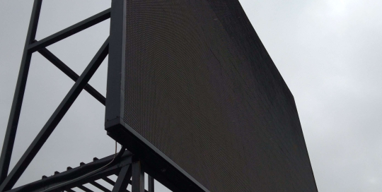 Светодиодный экран крышная установка для ресторана в Москве